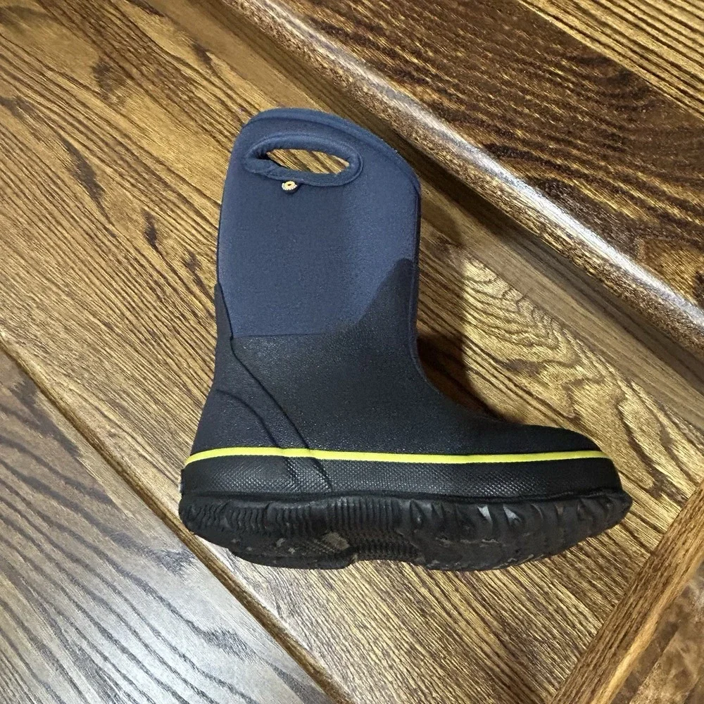 BOGS  Classic High Waterproof Rain Boot Shoes Youth Boy's Black Size 11 Child